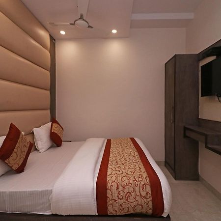 Oyo 11593 Hotel Aman Guest House Nowe Delhi Zewnętrze zdjęcie