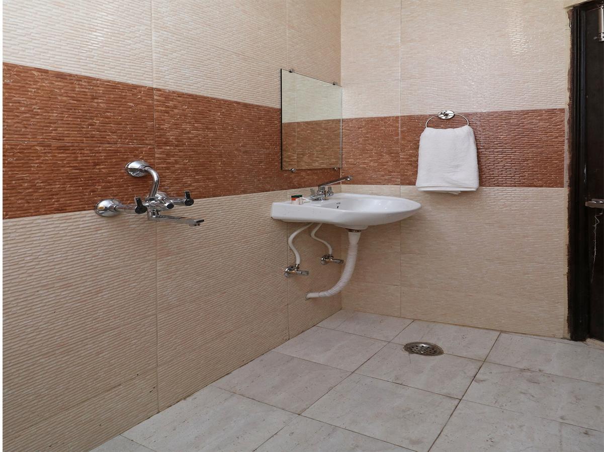 Oyo 11593 Hotel Aman Guest House Nowe Delhi Zewnętrze zdjęcie